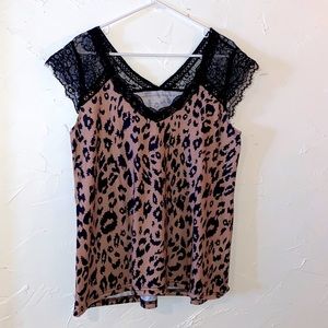 Leopard lace detail shirt size medium